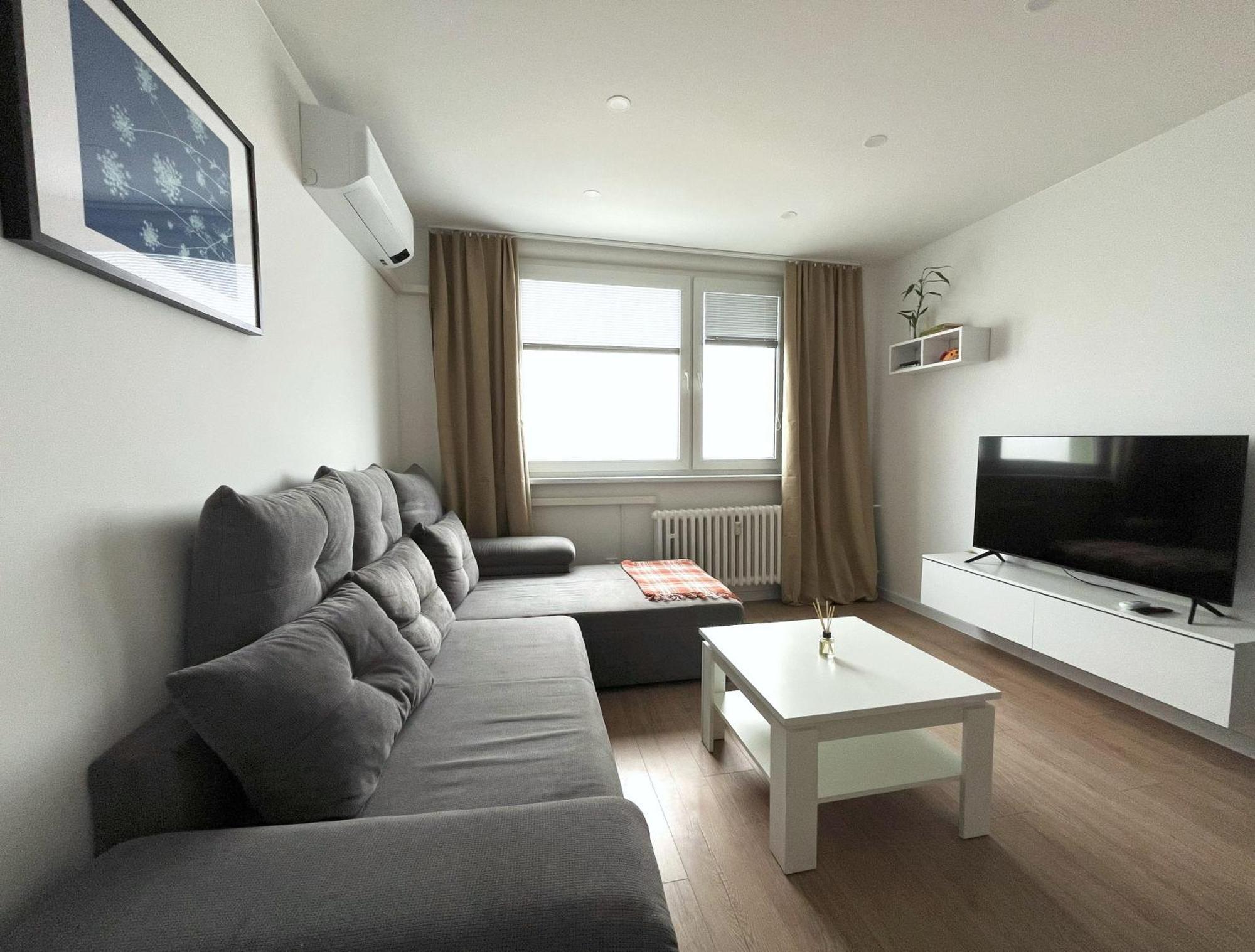 Elegant Escape Apartment III - Free Parking, Easy Access To City Center Bratysława Zewnętrze zdjęcie